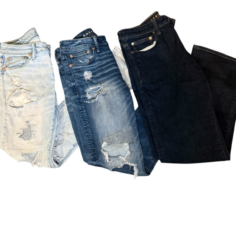 Set of Three Men’s American Eagle Jeans in Light, Medium, and Dark Wash 30x32